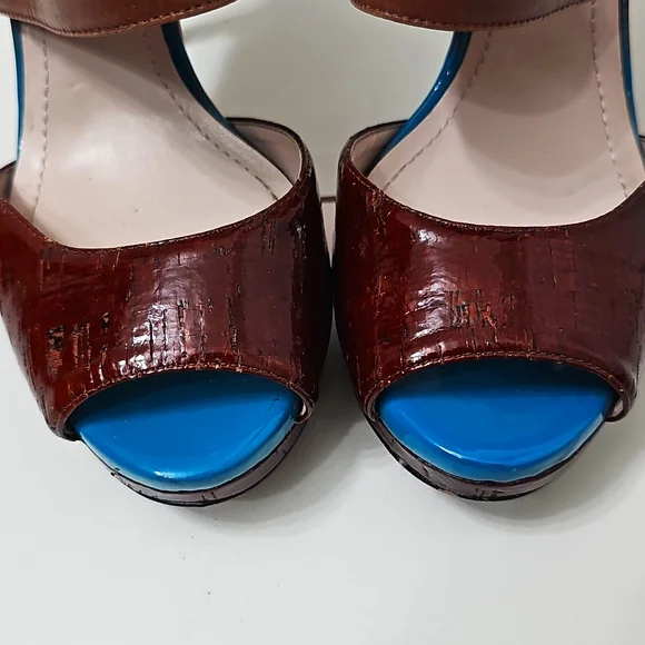 VINCE CAMUTO Leather & Cork Heels - Picture 5 of 13